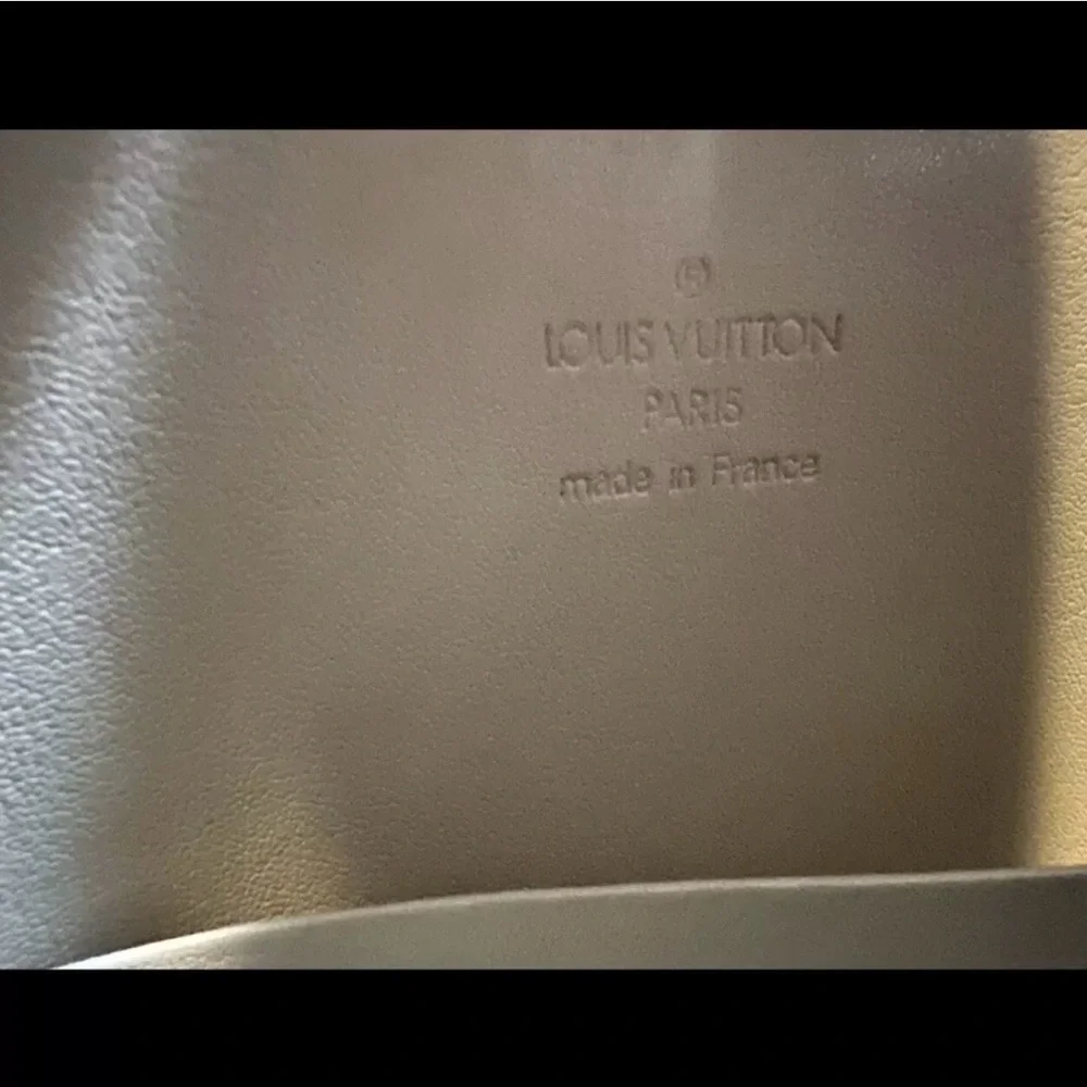 Louis Vuitton Tompkins Vernis BA0013 Elegant Cream and Tan Women's Handbag
